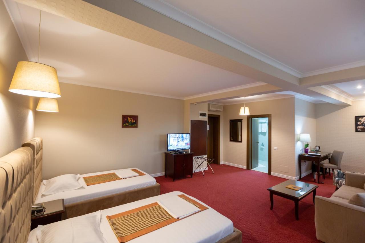 Hotel Art Buzau Exterior photo