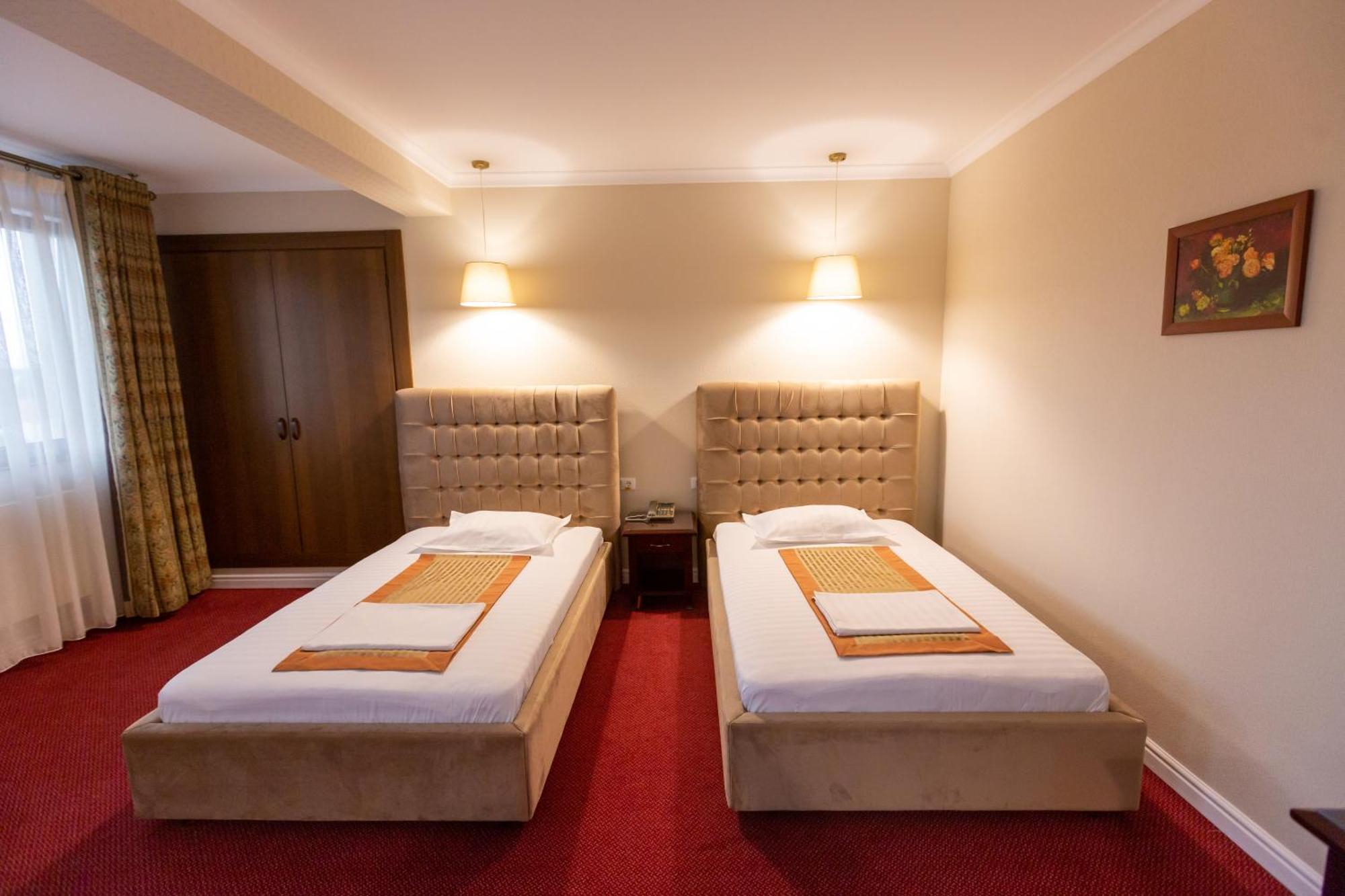 Hotel Art Buzau Exterior photo